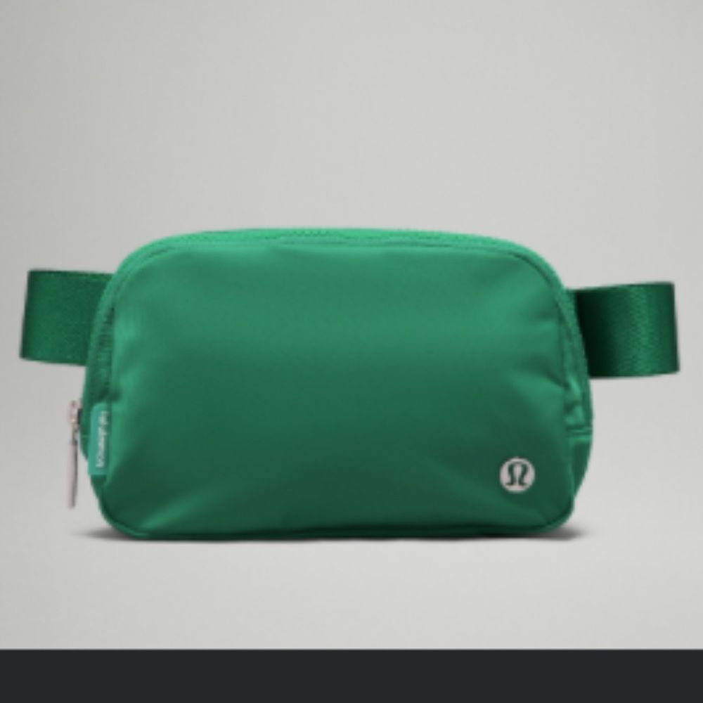 Lululemon everywhere belt bag NWT